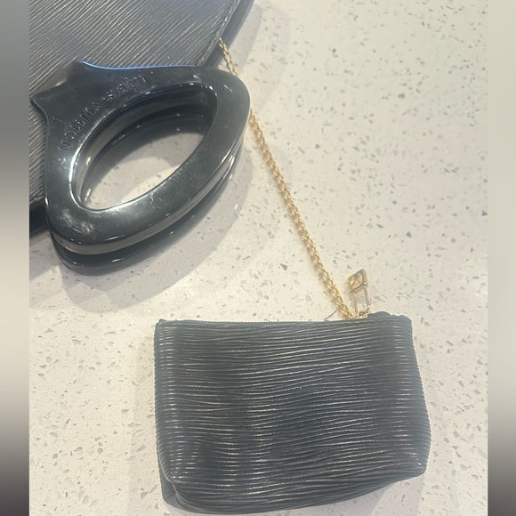 Louis Vuitton Epi nactangle purse in Black! EUC - Picture 8 of 10